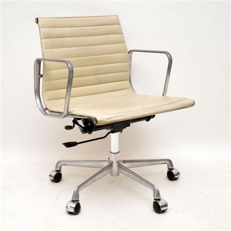 eames office chair vintage.